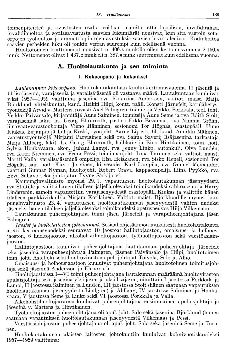 18. Huoltotoimi 139 toimenpiteitten ja avustusten osalta voidaan mainita, että lapsilisää, invalidirahaa, invalidihuoltoa ja sotilasavustusta saavien lukumäärät nousivat, kun sitä vastoin sotaorpojen