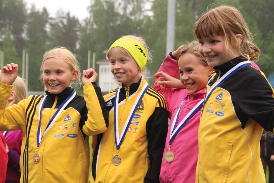 4x600m kulta: Venla Läderberg, Rosa Nii