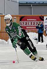 Välierissä vastaan tuli hallitseva Cup mestari JPS. Kotikenttä oli valttia ja tasaisten otteluiden jälkeen Akilles meni finaaliin otteluvoitoin 3-2.