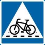 7 B7 Väistämisvelvollisuus pyöräilijän tienylityspaikassa B7 Merkillä osoitetaan, että ajoneuvolla ja raitiovaunulla on väistettävä ajorataa pyörätien jatkeella ylittävää polkupyöräilijää.