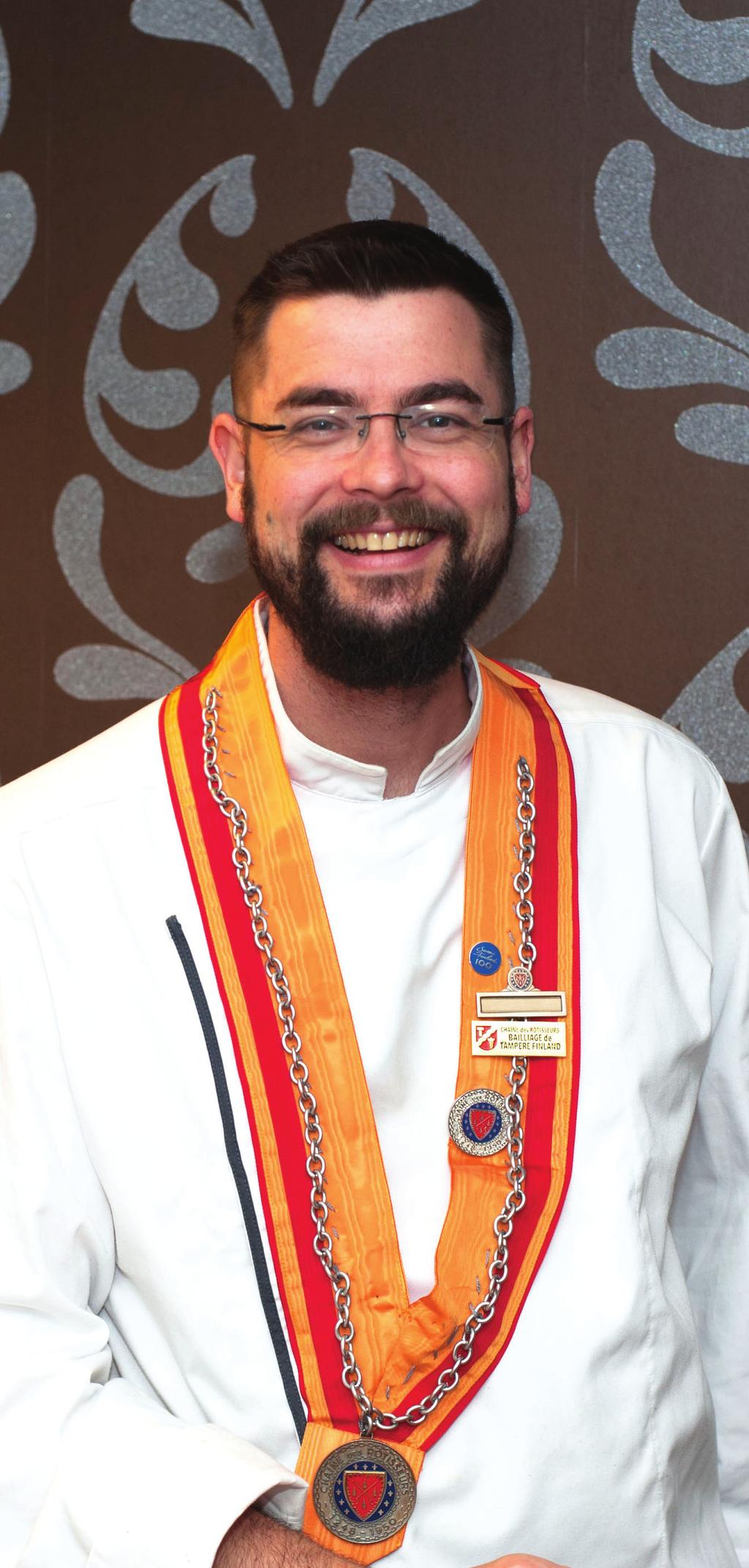 Pitkä raumalainen vahvistus tamperelaisessa keittämisessä Maître Rôtisseur Ilkka Isotalo päätyi aikanaan Tampereelle Raumalta Chef Rôtisseur Heikki Ahopellon vetämään ravintola Näsinneulan keittiöön