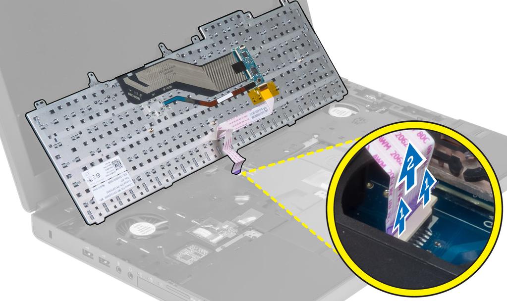 Näppäimistön asentaminen 1. Kiinnitä näppäimistön datakaapeli emolevyyn. HUOMAUTUS: Varmista, että taitat näppäimistön datakaapelin täsmällisesti kohdalleen. 2.