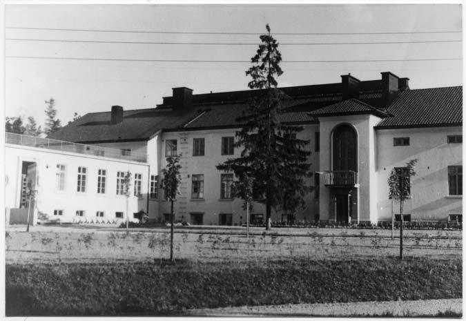 Vahva kehitysvaihe loppui talvisotaan Ennen toista maailmansotaa myös itse tehdas laajeni huomattavasti. Sulfiittiselluloosatehdas valmistui 1920 ja sulfaattiselluloosatehdas 1930.