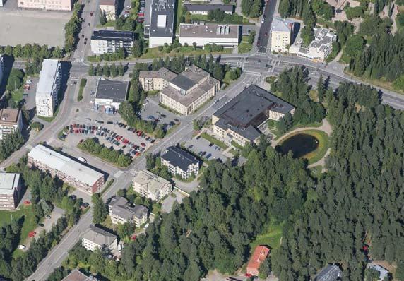 06:099 / PITKÄKATU 18-22 / ASEMAKAAVASELOSTUS 30.10.2017/20.4.2017 (7) 2.1.3 Maisema ja luonnonympäristö Kaavoitettava alue on maastoltaan loivasti pohjoiseen nousevaa.