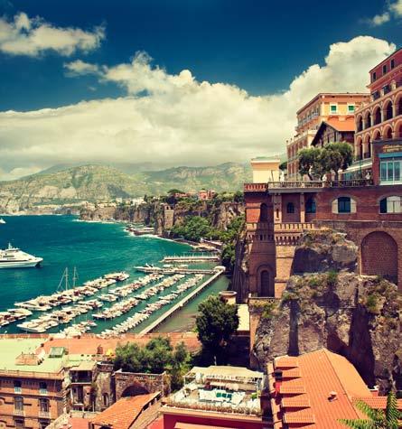 Se on Napolin hienoimpia kaupunginosia, eräät kaupungin parhaista ravintoloista sijaitsevat täällä.