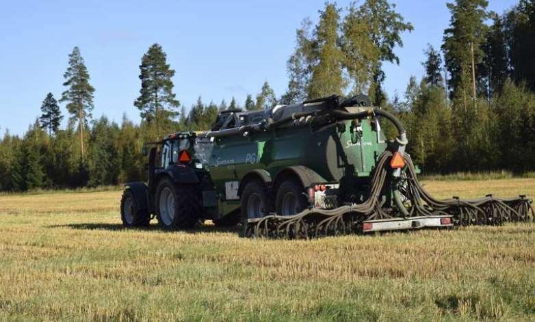 Liukoinen typpi Keväällä (tai syksyllä) ennen kylvöä tai oraille tarpeen mukaan typen