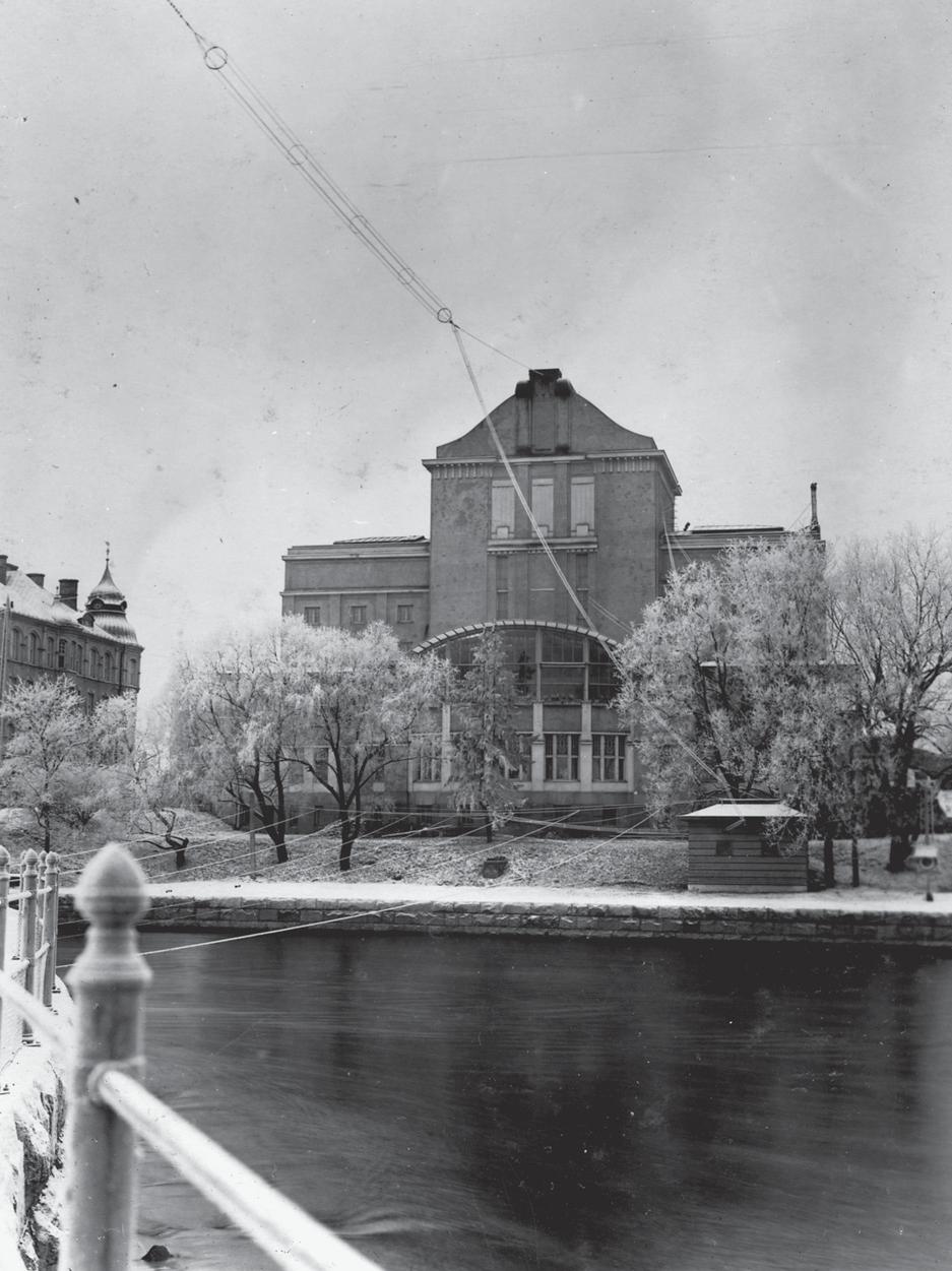 Tampereen Radion marraskuussa 1924 aloittanut Tammerkosken asema ja sen antennirakennelma, joka koostui 34 metriä pitkästä ns.