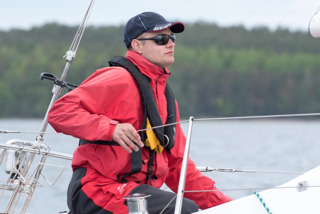 7 KOULUTUS Järjestetään Veneily ja Saaristo teemaillat seuraavasti: 7.3., 15.3. ja 20.3. Järjestetään seuraavat purjehduskurssit: - päällikkökurssi, teoria 24. ja 26.4. käytäntö 7., 8., 15. ja 16.5. - purjehtijakurssi 1, teoria 21.