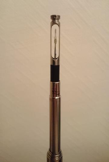 3.2.1 Mittausmenetelmä Koekohteiden ilmavirrat mitattiin anemometritorvella (kuva 5) ja osaksi kalibroidun paine-eroanturin avulla. KUVA 5. Anemometrimenetelmä (10, s.