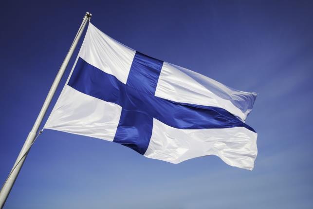 Kaksi on tarpeen: olla vahva, tietoinen itsestään, valmis puolustamaan itseään ja omiaan, ja olla joustava, herkkä, nähdä vaihtoehdot, rakentaa kalvas sopu mieluummin kuin verinen riita.