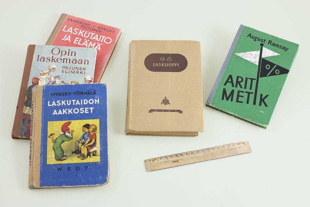 Aapiset, lukukirjat ja lukemistot ovat kuluneet monien käsissä.