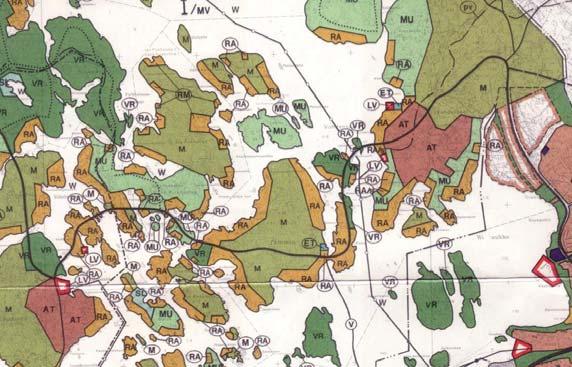 Iso Pirkholmasta on osa merkitty loma-asuntoalueeksi (RA) ja matkailupalvelujen alueeksi (RM) sekä osa maa- ja metsätalousvaltaiseksi alueeksi (M).