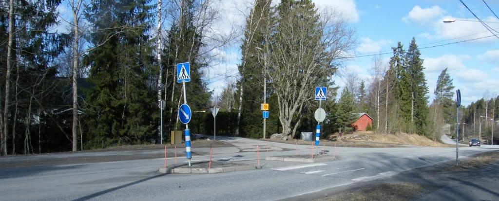 Liite 1 / 14 (50) Kohde 4; Mt 130 Ryppypolun/ Honkaniementien liittymä (tierekisteriosoite 130/28/560) Nykytila Kohteessa on yksi keskisaarekkeellinen suojatie, jonka kohdalla on yksi kaista