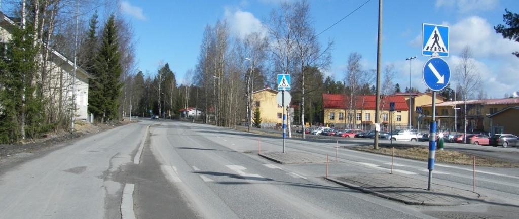 Liite 1 / 32 (50) Kohde 10; Mt 130 Sääksjärven koulun liittymä (tierekisteriosoite 130/28/2450) Nykytila Kohteessa on yksi keskisaarekkeellinen suojatie, jonka kohdalla on yksi kaista suuntaansa.