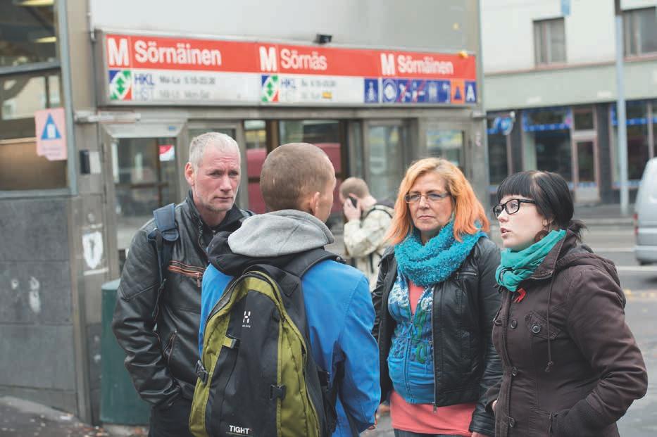 ETSIVÄN TYÖN VUOROSSA Etsivän työn vuorossa Riston (Osiksen työntekijä) kanssa lähdettiin Osiksen tiloista ja etittiin huumeita käyttäviä ihmisiä kaduilta ja puistoista.