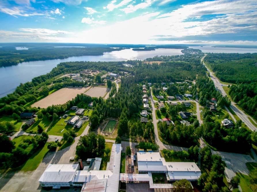 Pohjoisessa alue rajautuu Pirttijärveen ja siitä länteen johtavaan Tenetin virtaan, joka laajenee Mujehoulunjoeksi ennen Nuasjärveen yhtymistä.