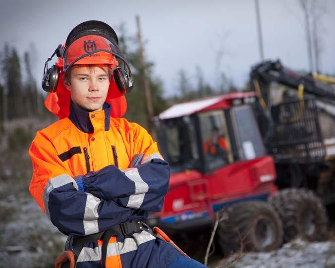 Metsuri-metsäpalvelujen tuottaja osaa sekä manuaalisia että koneellisia työskentelytaitoja.