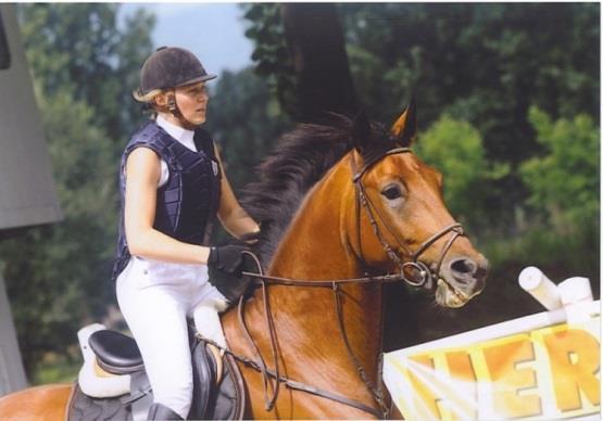 Ratsastus Camille Caroline Rämäsellä s. 1973 on Sveitsissä kolme hevosta, joista hän on kasvattanut yhden kilparatsuksi. Camille on osallistunut amatöörien kilpailuihin.