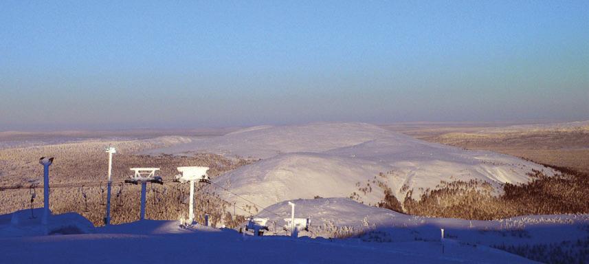 16 Tiina Merikoski Kuva 1.3: Ylläs (718 mpy) on Suomen kolmanneksi suurimman kansallispuiston, Ylläs-Pallas kansallispuiston, eteläisin tunturi.