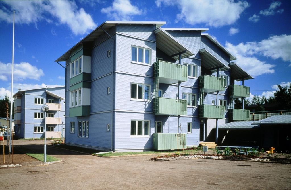Suomalaiset puukerrostalot YLÖJÄRVI, 1996; 3 taloa, 19 asuntoa JOENSUU, 2017;
