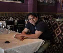 Nepalilaisen ravintolayrittäjän tarina Nimeni on Roel Prasad Oli ja olen kotoisin Nepalista. Olen 35-vuotias ja olen muuttanut vuonna 2003 Suomeen. Kohtalo johdatti minut tänne.