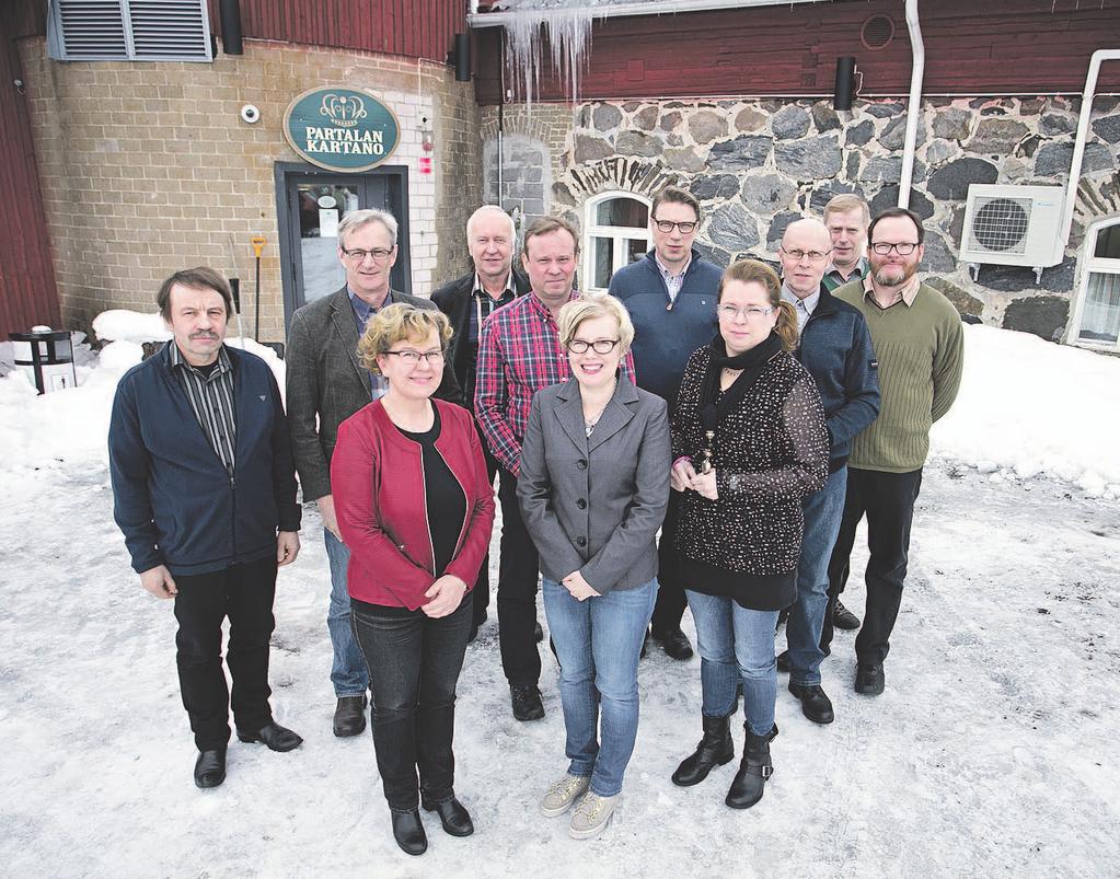 10 Pyry Krappe Metsänhoitoyhdistys Etelä-Savon hallitus yhteiskuvassa. Edessä vasemmalta Leila Lehtinen, Kaisa Ralli ja Minna Ahonen.