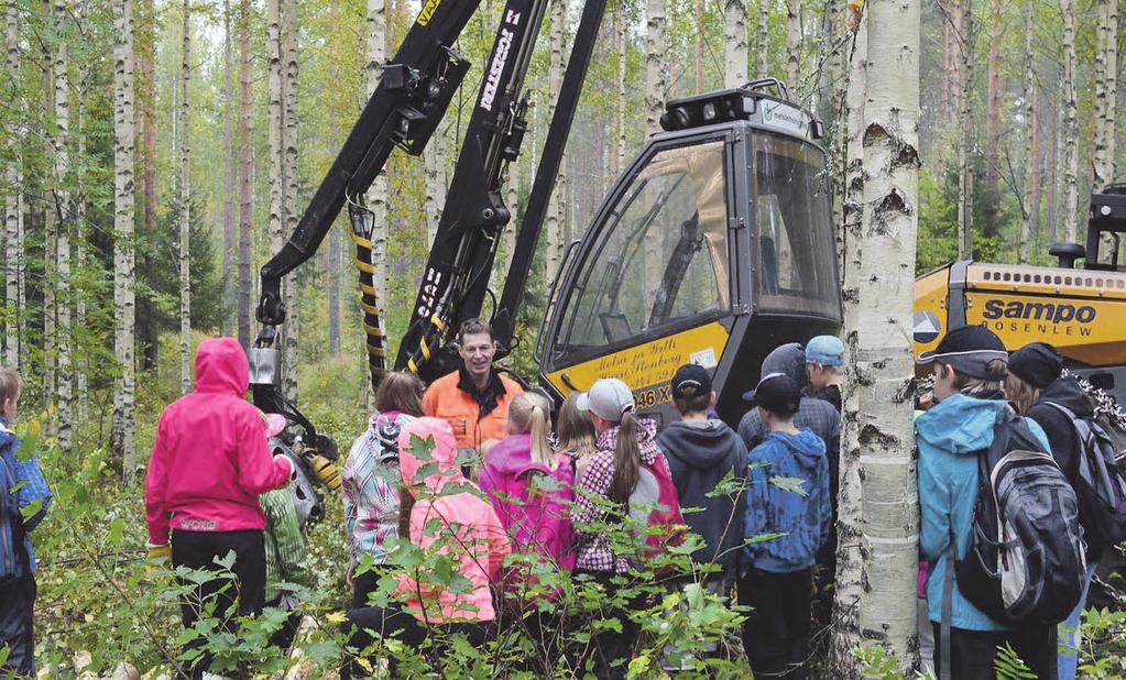 kiinnosti, minkä ajan kuluttua puu on iso. Taimikonhoitorastilla perehdyttiin taimikonhoidon oikeaan ajankohtaan sekä työn periaatteisiin ja taimikonhoidon tärkeyteen.