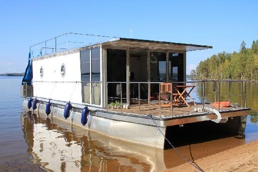 HOUSEBOAT How would you like to spend summer on a peaceful lake, in the pristine wilderness of Finland? Freely floating along the waterways, drifting as you may.