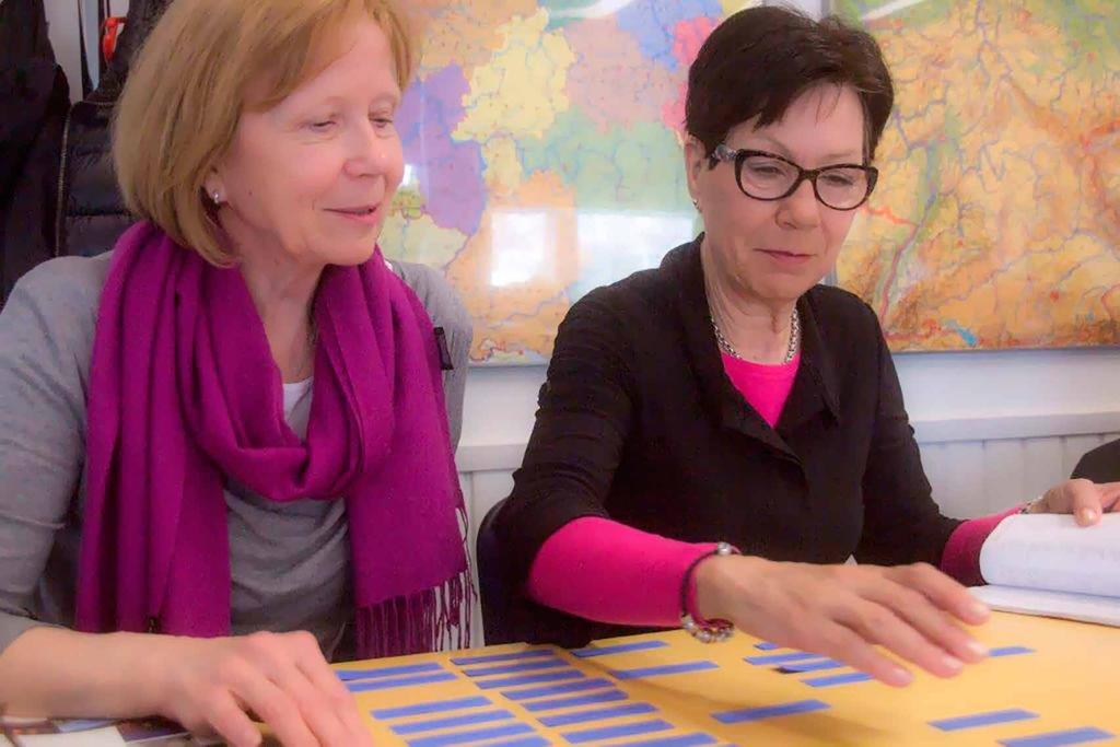 ENGLANTI JÄRVENPÄÄN OPISTO ASKELEET ENGLANNIN KIELEEN 4 