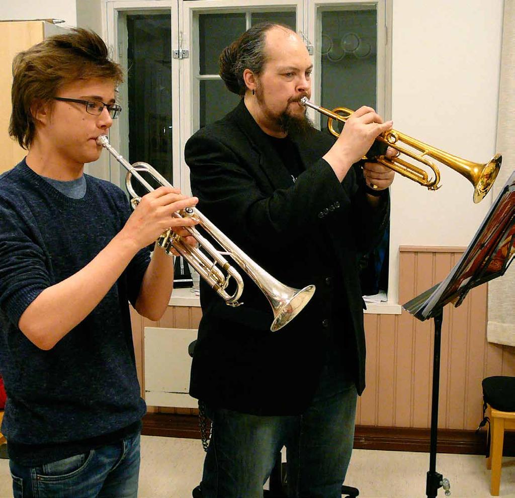 KOULUMUSIKANTIT KouluMusikantit on koululaisten suosittu väylä soittoharrastukseen. KouluMusikantit on pienryhmäopetusta (2-6 oppilasta).