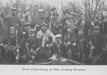 Metsästysm a i d e n v u o k - rat ovat nousseet kaupallisten Suuren kanijahdin osallistujia vuodelta 1939 metsästysoppaiden tarjotessa osavaltion ulkopuolisille trofee-metsästystä.