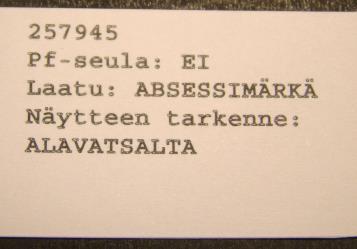 Kiinnitä putken kylkeen potilas- ja lisätarrat ja sulje se suojapussiin. 1 2 Steriili kierrekorkillinen purkki (2). 50-60 ml. Korkki on kiinni purkissa.