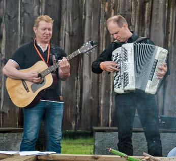 30 Eilan ja Eskon Kupletit Legendaarinen pariskunta laulaa yhä! Juhlapiha 14.30-15.00 Tanhuryhmä Sitriini Oulusta ja Keiketys Kuhmosta 16.00-17.00 Virkiät Kokkolasta ja Pirttiset & Etnoa!