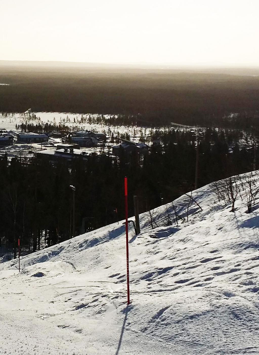 SKI-linjat liikennöidään 15.12-8.1. 24-25.12 ei liikennöintiä.