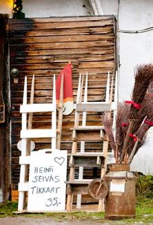 Mycket program för barnfamiljer, mat och fina hantverk till salu. I gamla stallet har julgubben sin verkstad. Där säljs även julgröt och glögg. På Stallbacken Tomtemors tomteskola och alpackor.