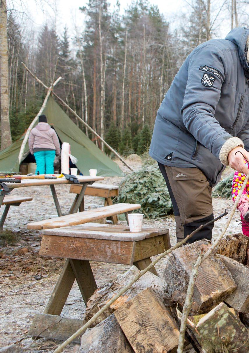 Joulukuusi * kartanot * tervantuoksu * kanelstång * glöggfest * neilikka * joulutori Joulukuusimetsä avoinna 10.12.