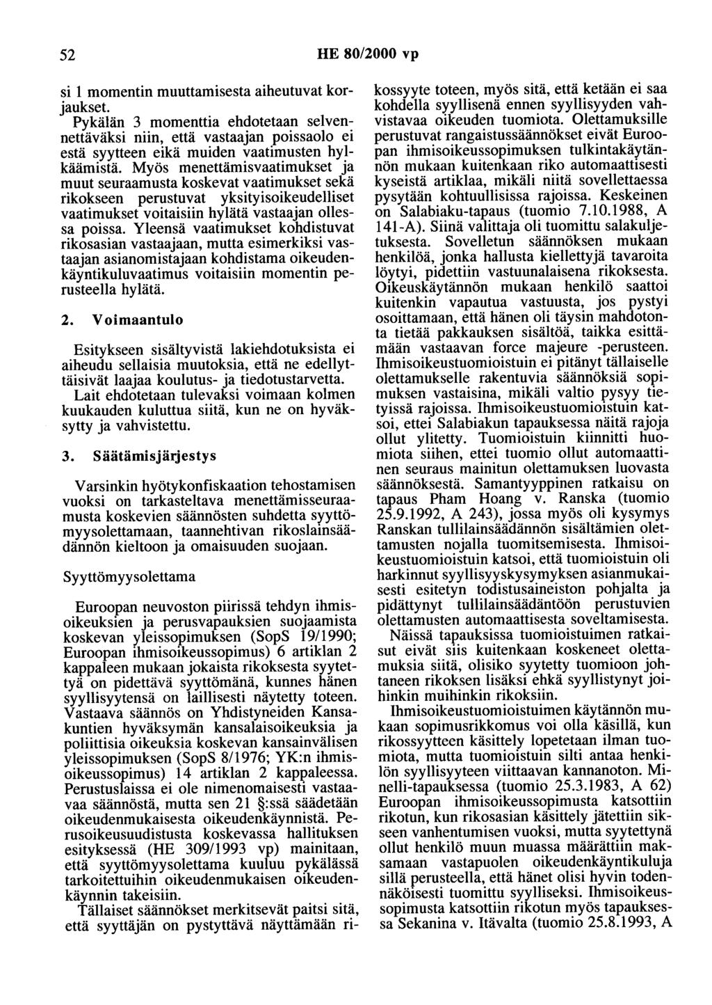 52 HE 80/2000 vp si 1 momentin muuttamisesta aiheutuvat korjaukset. Pykälän 3 momenttia ehdotetaan selvennettäväksi niin, että vastaajan poissaolo ei estä syytteen eikä muiden vaatimusten hylkäämistä.