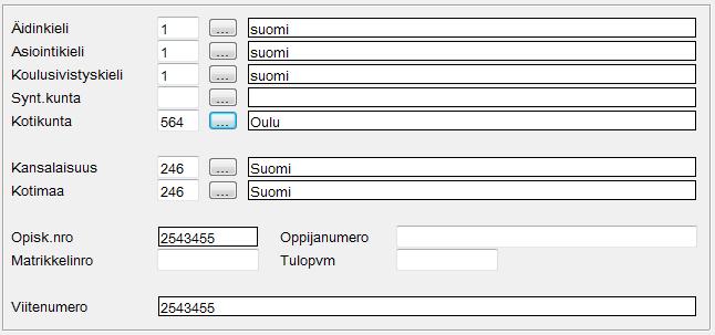 Tarkista ja tarvittaessa täydennä tai korjaa yhteystiedot ja opiskelijan perustiedot. Huom. OY:ssa ei tallenneta syntymäkotikuntaa. Asiointikieli tulee olla aina suomi.