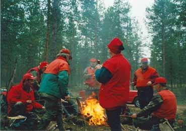 Metsästäjä maalilatauksilla 9-10 gramman luotia vastaavan osumaenergiavaatimuksen mukaisiksi. Vain yleisimmällä hirvikaliiperilla.