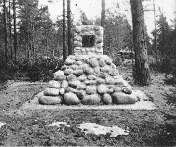 kunnanlääkäriä ei ollut. Häntä pyydettiin käymään kerran viikossa vastaanotolla Salmissa 200 250 markan suuruisesta maksusta kerralla. 64 Suojeluskunta antoi alkuun apua rajan vartioinnissa.