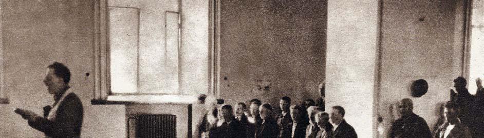 KUVA: PYHÄN NIKOLAIN KIRKKO SALMIN TAKAISINVALTAUKSEN JÄLKEEN. KUVA: SUOMEN ORTODOKSINEN KIRKKOMUSEO/ VALOKUVA-ARKISTO. Kirkonkellot olivat paikoillaan. Menin kirkkoon sisälle.