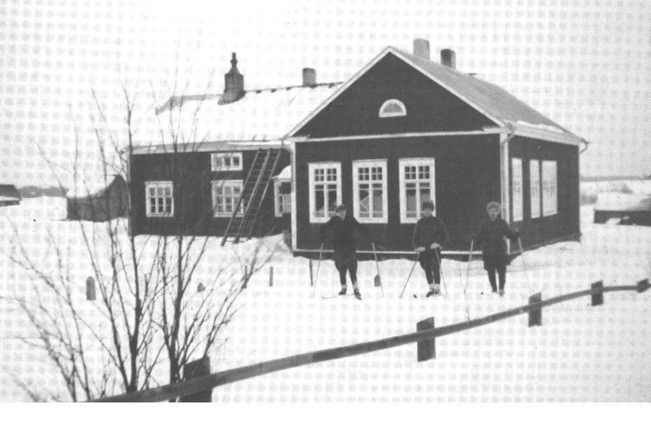 kansakoulu päätettiin rakentaa entiselle paikalleen. Lisäksi päätettiin rakennuttaa uusi kunnantalo, jonka yhteyteen olisi tullut paloasema.