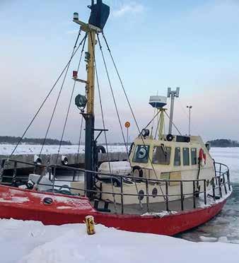 ja lumikelien. Kalle Reponen aluksellaan kuljetti kiltalaisia Kuivasaareen hyisen meren läpi. Ryhmä tarkisti viikonlopun 16.-17.1. aikana mm.