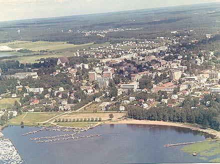 Liessaaressa on kaupungin vuokraamia loma-asuntojen tontteja, mutta ei ympärivuotista asutusta. Villa Haikari on vuokrattu ravintolayrittäjälle ja ympäröivä alue leirintäalueen yrittäjälle.