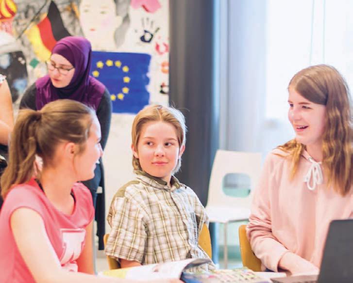 ULKOMAILTA ESPOOSEEN MUUTTAVAT OPPILAAT Oppilaat, jotka eivät osaa vielä suomea tai tarvitsevat tukea suomen kielen vahvistamisessa, aloittavat koulunkäyntinsä valmistavassa opetuksessa.