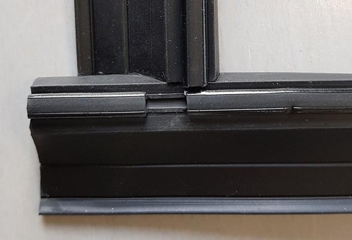 0/07 IKKUNOIDEN TIIVISTEET GASKETS FOR WINDOWS LK 7 6. Tiiviste / Gasket: Katkaisukulma / Cut angle: ECO 770 00 90-90 HUOM / Note: Tiivisteen pää liimataan (ECO780) toisen tiivisteen kylkeen.