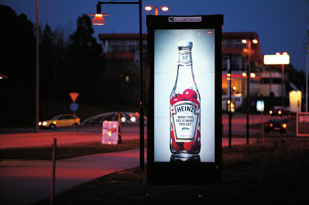 Lampun ulkoi- Pintkä elinikä pudottaa ylläpitokustannuksia jopa kah- sessa lasiputkessa on valoa diffusoiva pinnoite, joka jakaa va- della kolmanneksella lon tasaisesti tavallista suuremmalle