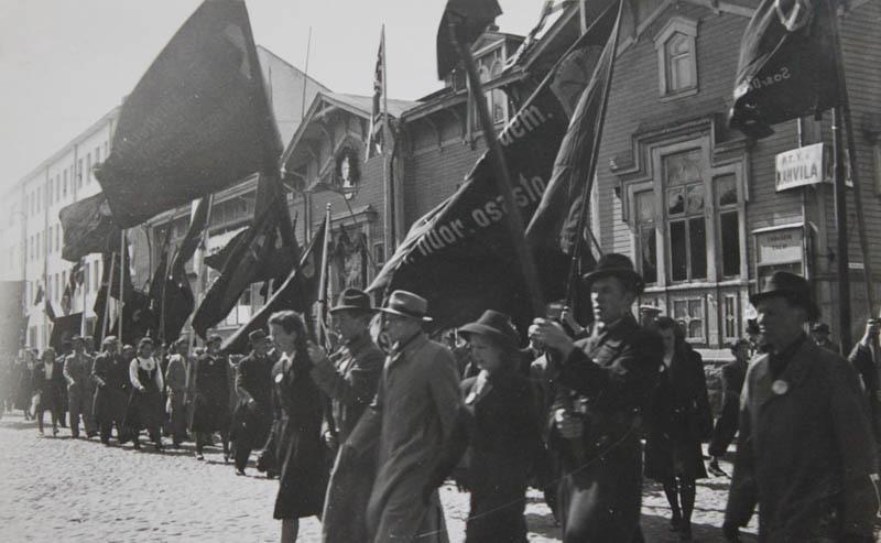 Veljessota 1917-1918 Vaari oli veljessodassa punakaartin mukana, vaikka ei rauhan miehenä ja muutenkin rauhallisena olisi sotaa toivonut.