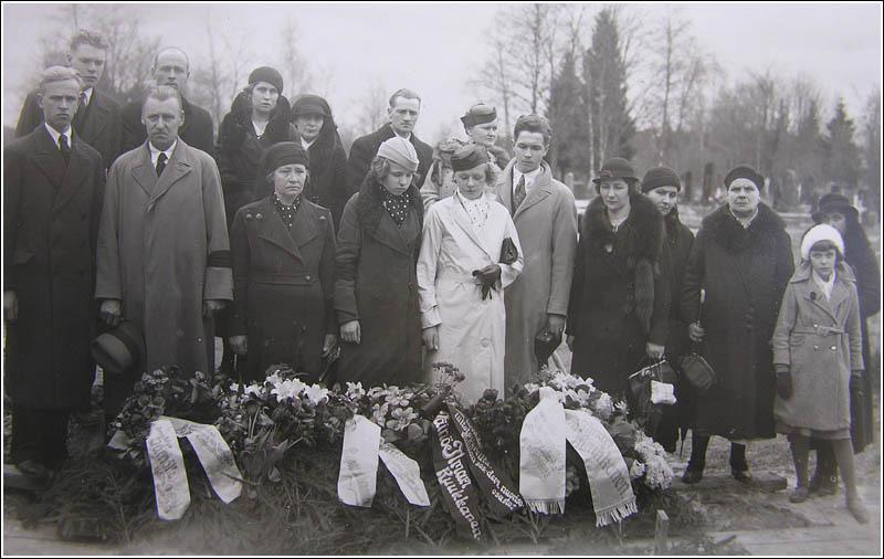 Vaarin kalastusharrastuksesta veljeni Heimo muistaa paljonkin. Verkkosivullaan hän kertoo kokemuksistaan vaarin kalakaverina. Kalastajavaari. Heimo Kuukkasen kertomana. osoitteessa: http://heimo.