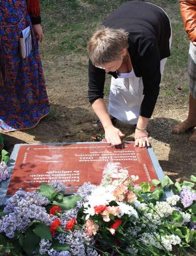 Vallittu on myös uvvet nevvostolazet, kudamat tuliet kolme vuottu Veškelyksen kerähmössäh ruvetah ruadamah karjalazen rahvahan hyväkse.